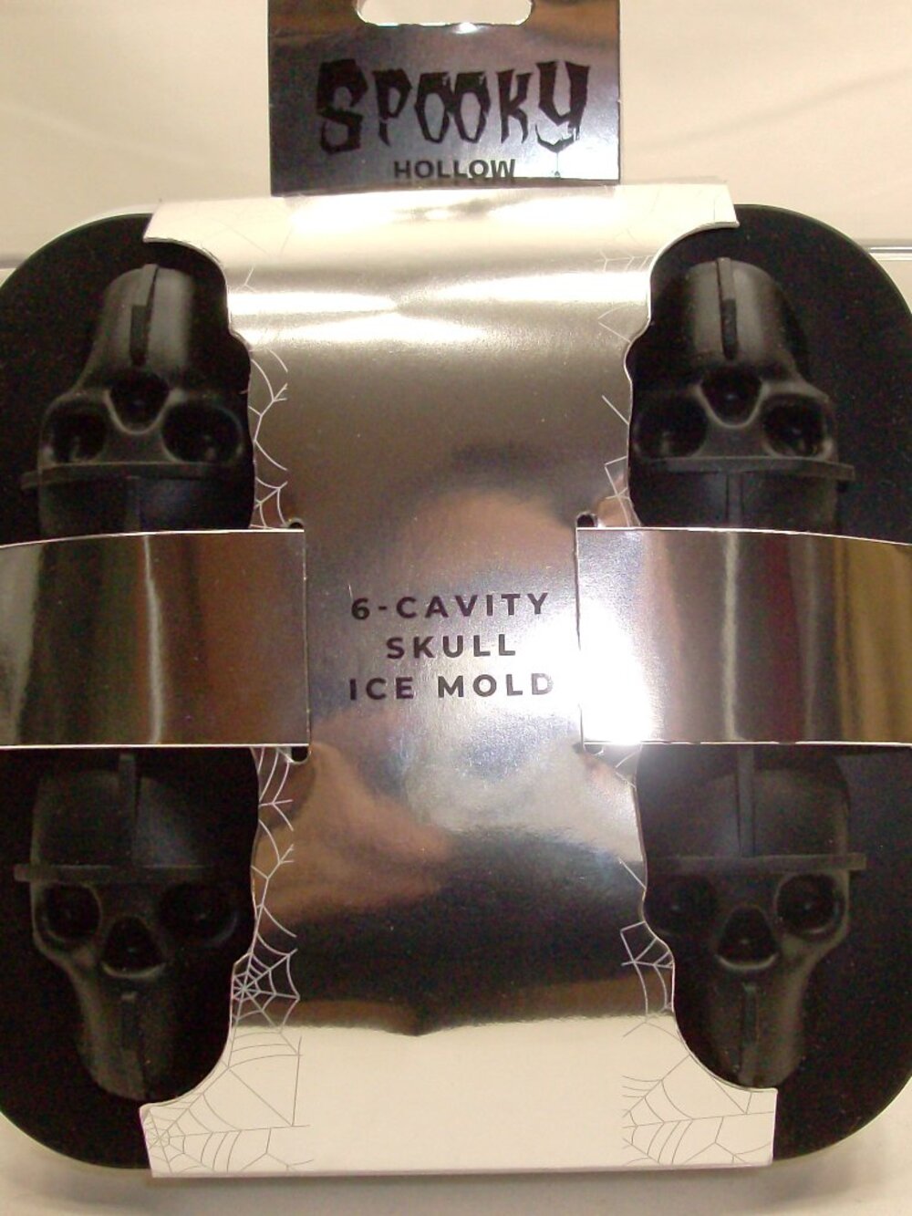 Spooky Hollow 6 Cavity Skull Ice Mold with Lid New in original packaging!